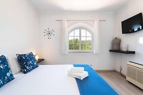 Sesimbra Stylish Villa by Homing