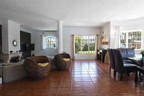 Sesimbra Stylish Villa by Homing