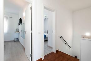 Sesimbra Stylish Villa by Homing
