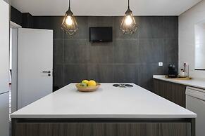 Sesimbra Stylish Villa by Homing