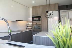 Sesimbra Stylish Villa by Homing