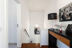 Sesimbra Stylish Villa by Homing