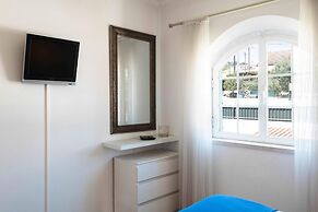 Sesimbra Stylish Villa by Homing