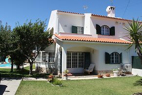 Sesimbra Stylish Villa by Homing