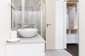 Benfica Apartments I by Homing