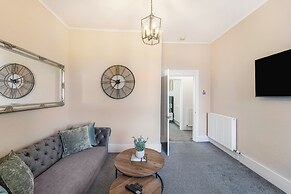 Comfortable West End Flat With Parking Easy Access