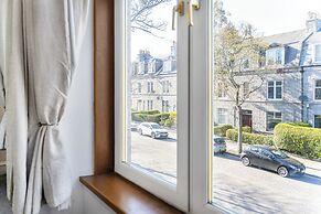 Comfortable West End Flat With Parking Easy Access