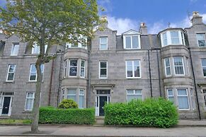 Comfortable West End Flat With Parking Easy Access
