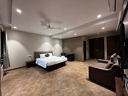 Paramount Riverfront Resort & Spa