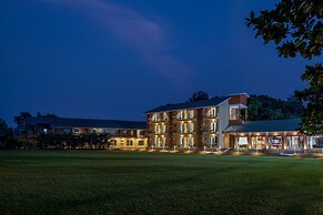 Paramount Riverfront Resort & Spa
