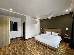 Paramount Riverfront Resort & Spa