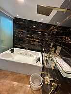 Paramount Riverfront Resort & Spa
