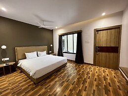 Paramount Riverfront Resort & Spa