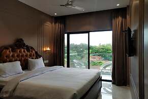 Paramount Riverfront Resort & Spa