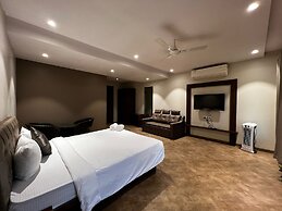 Paramount Riverfront Resort & Spa