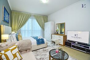 Silver - Modern Studio with lake view