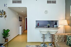 Silver - Modern Studio with lake view