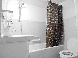 2 Bed Flat - Sleeps 4 - Pets - Parking - Wifi