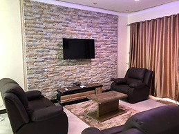 2 Bed - Sleeps 4 - Free Airport Shuttle