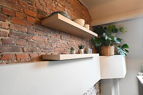 Cheap, Affordable Luxury in Antwerp Cc-4
