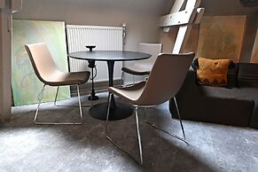 Cheap, Affordable Luxury in Antwerp Cc-4