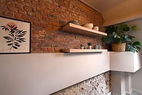 Cheap, Affordable Luxury in Antwerp Cc-4
