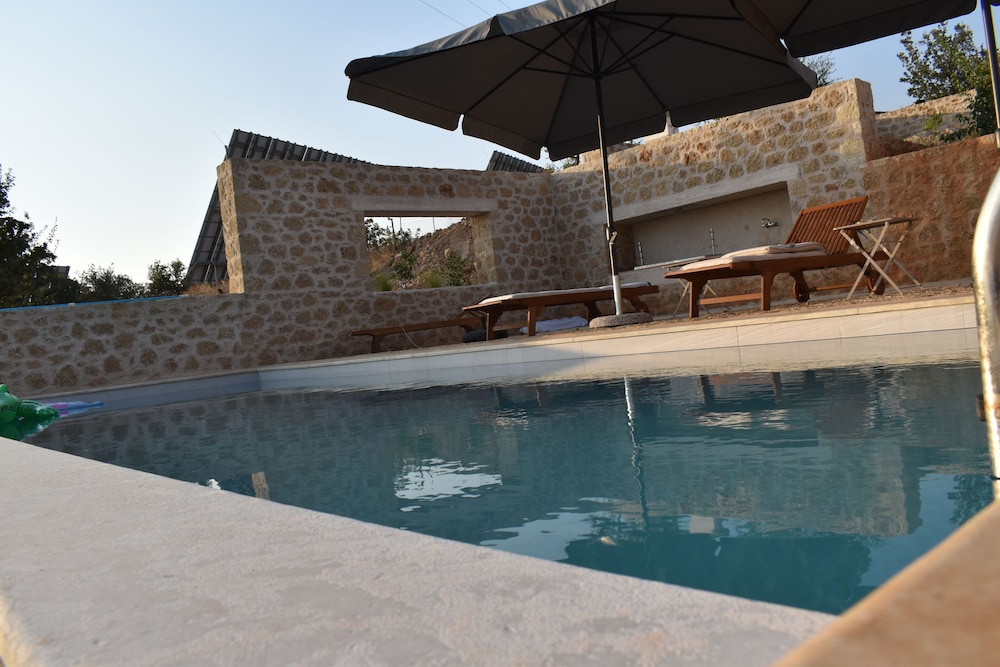 Luxury Villa With Private Pool Kika Residences