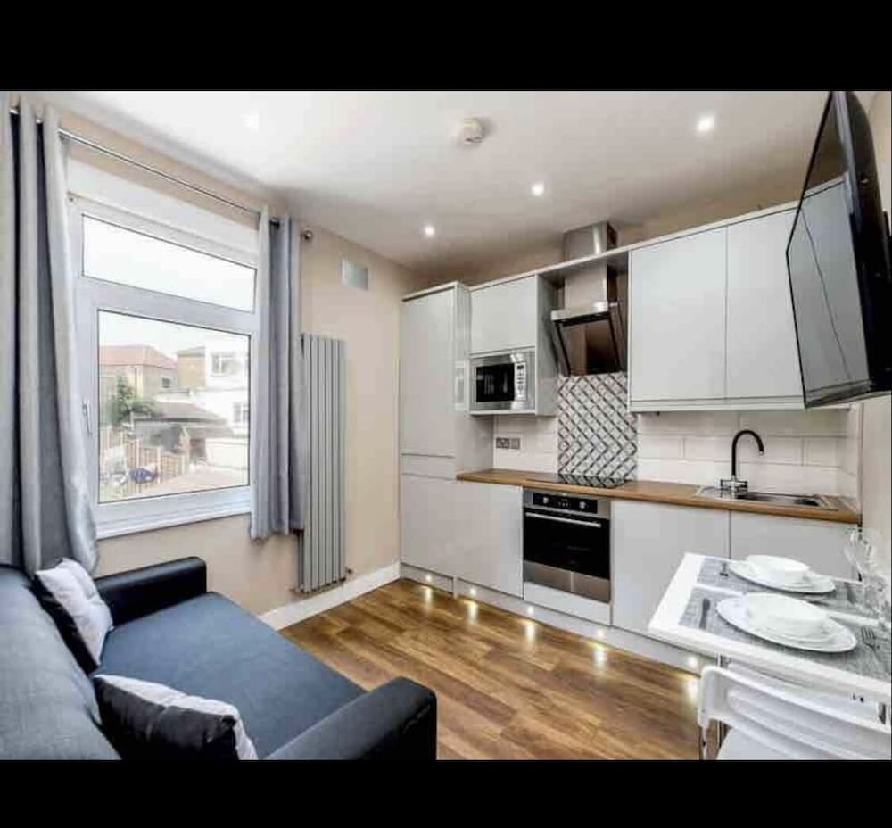 Charming 2-bed Apartment