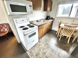 Arbutus Grove Motel