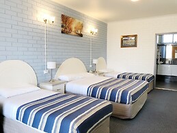 Statesman Motor Inn