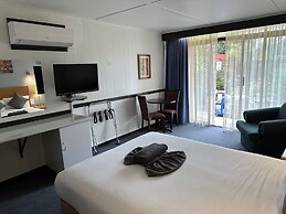 Statesman Motor Inn
