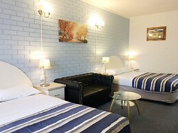 Statesman Motor Inn