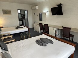Statesman Motor Inn