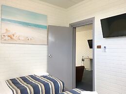 Statesman Motor Inn