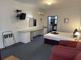 Statesman Motor Inn