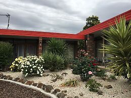 Statesman Motor Inn