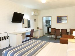 Statesman Motor Inn