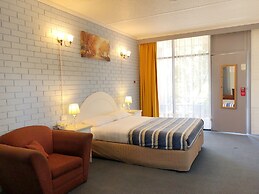 Statesman Motor Inn