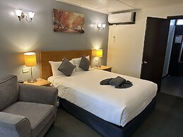 Statesman Motor Inn