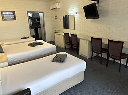 Statesman Motor Inn