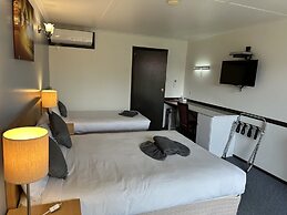 Statesman Motor Inn