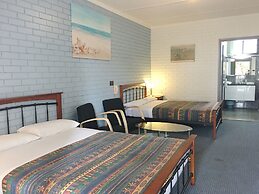 Statesman Motor Inn