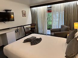 Statesman Motor Inn