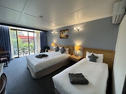 Statesman Motor Inn