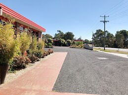Statesman Motor Inn