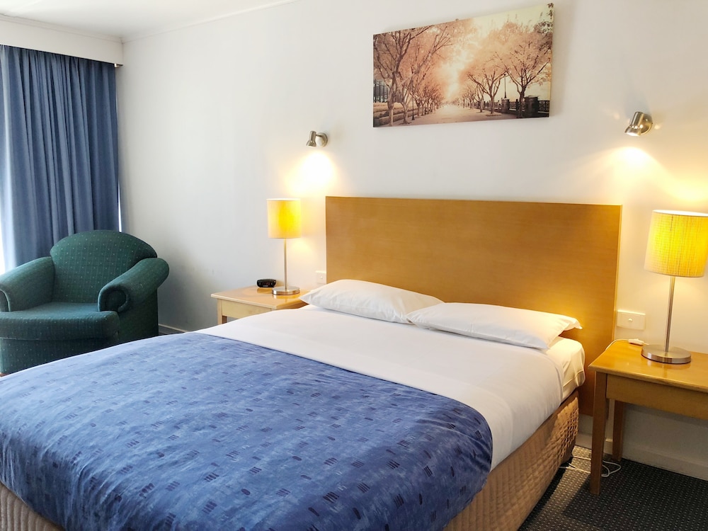 Statesman Motor Inn
