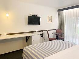 Statesman Motor Inn