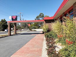 Statesman Motor Inn