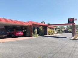 Statesman Motor Inn