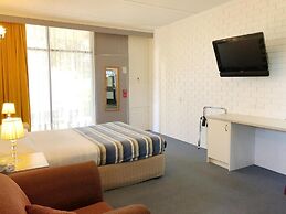 Statesman Motor Inn
